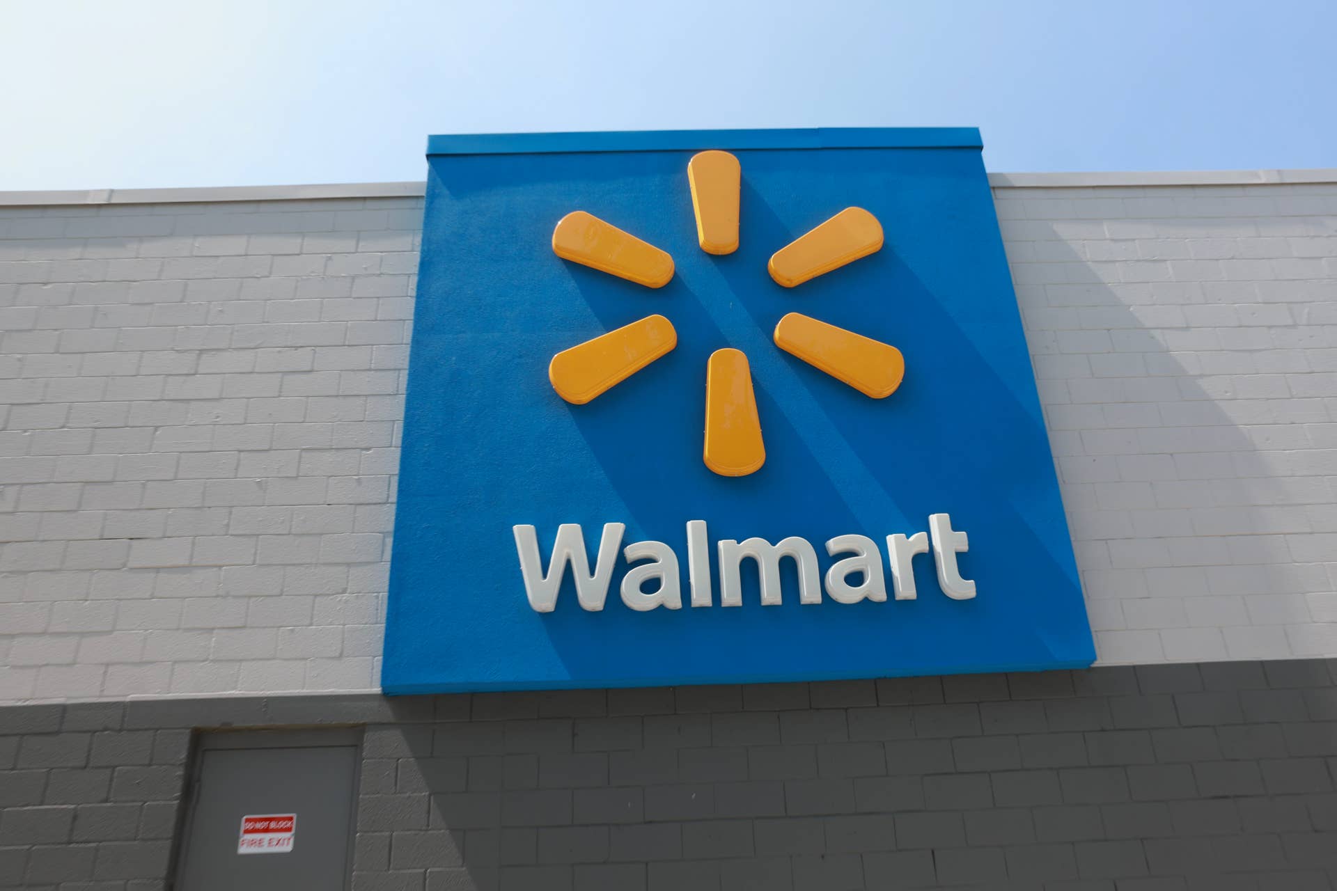 Walmart Signing Out Walmart Is Selling $150 Pottery Barn Planting Pot Dupes for Just $15 ...