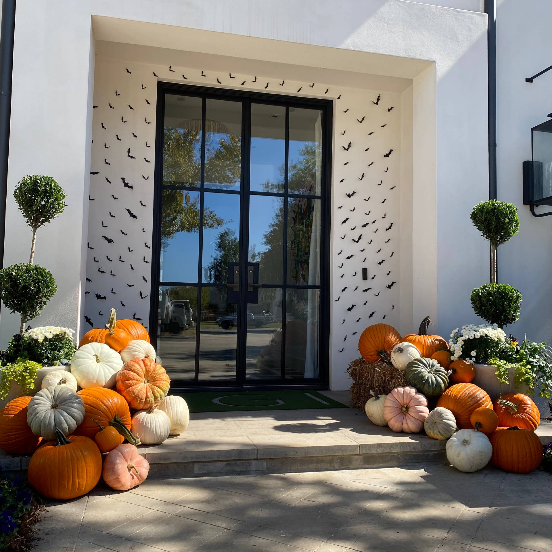 Luxury Pumpkin Concierge Companies Will Decorate Your Porch for Fall ...