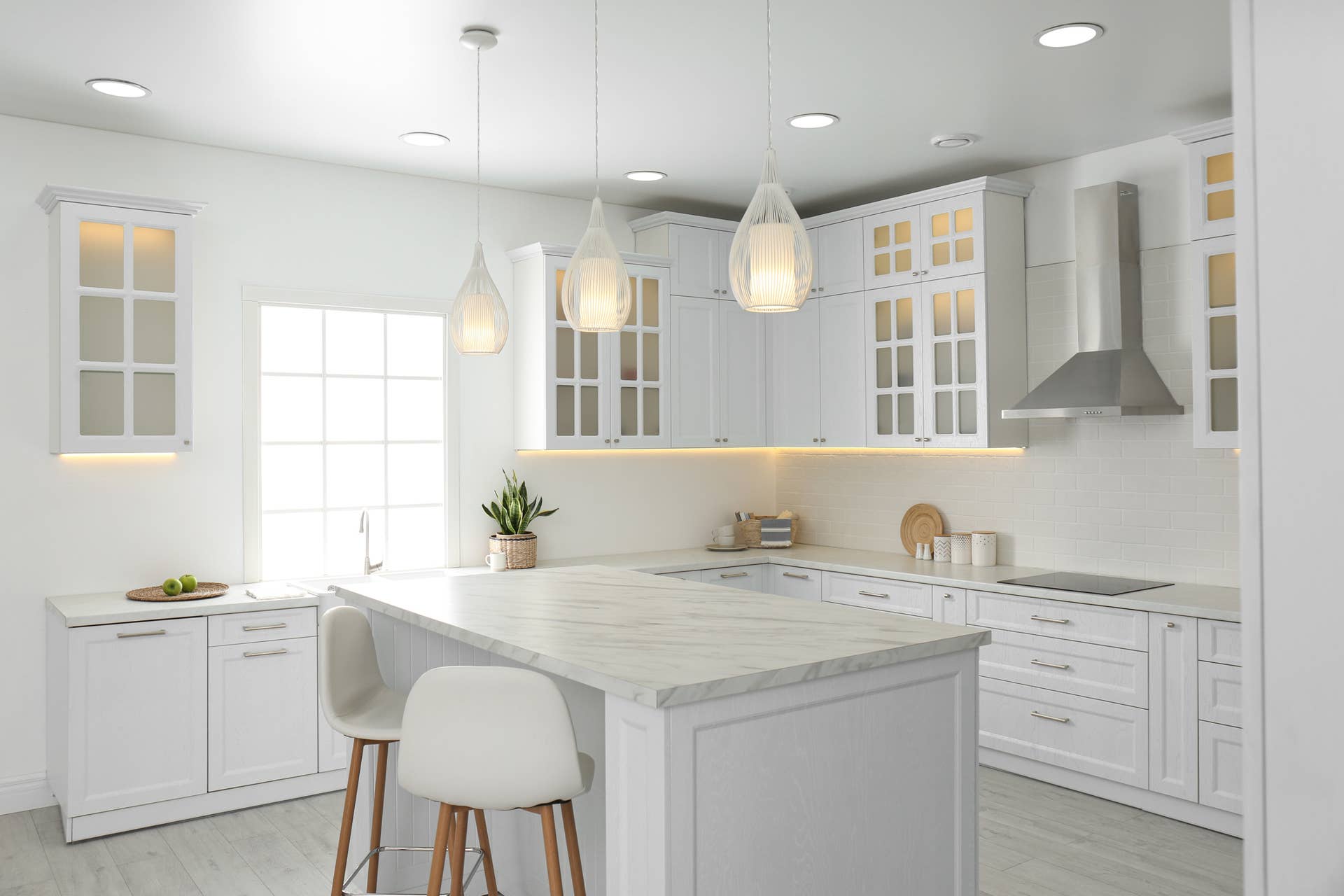 22 White Kitchen Cabinet Ideas That Are Anything but Boring - Parade ...