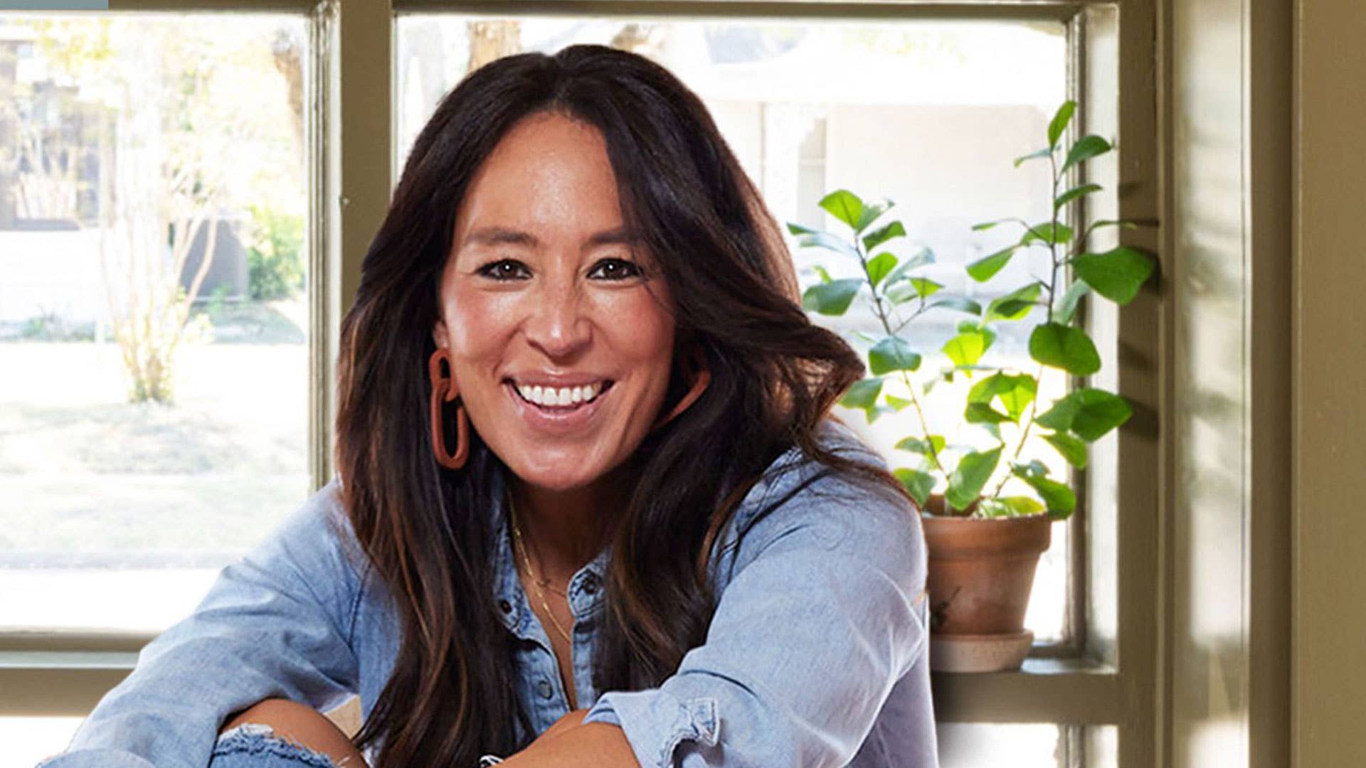 Joanna Gaines Net Worth (2025) From Fixer Upper, Magnolia - Parade Home ...
