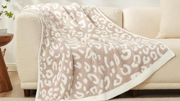 Amazon Is Selling a Barefoot Dreams Blanket Lookalike for Just 22 Parade Home Garden
