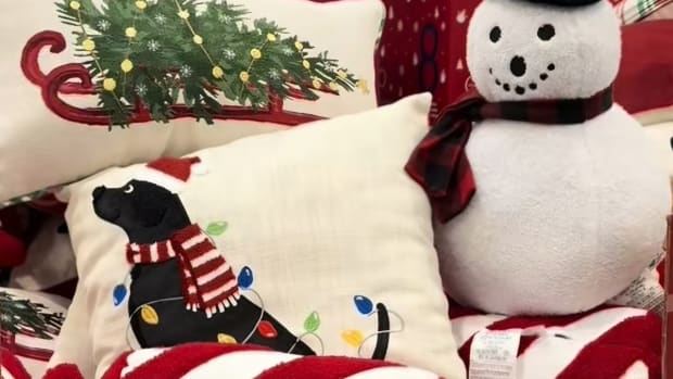 Holiday pillows christmas hot sale