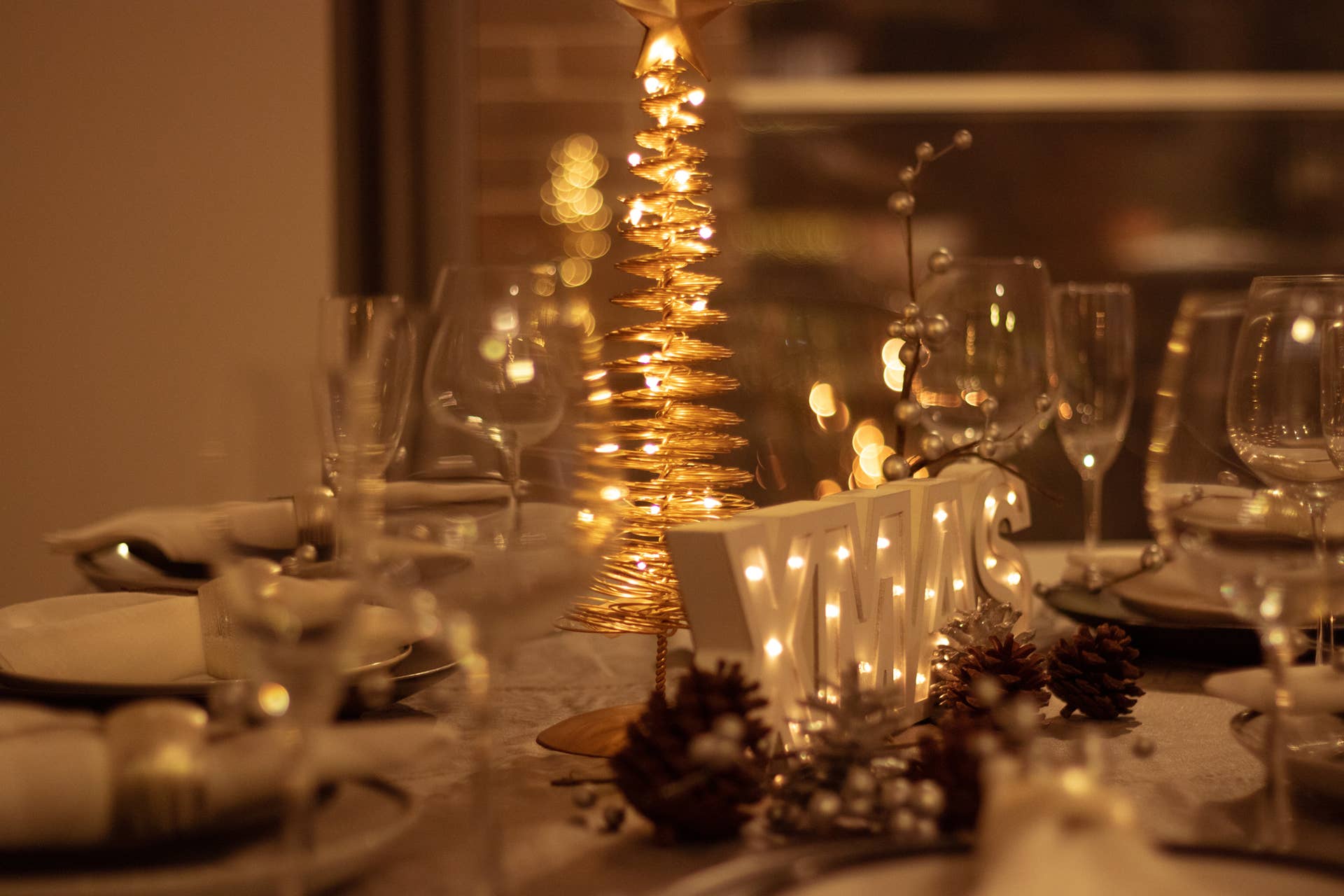 40 Christmas Centerpiece Ideas To Brighten Your Holiday Table - Parade ...