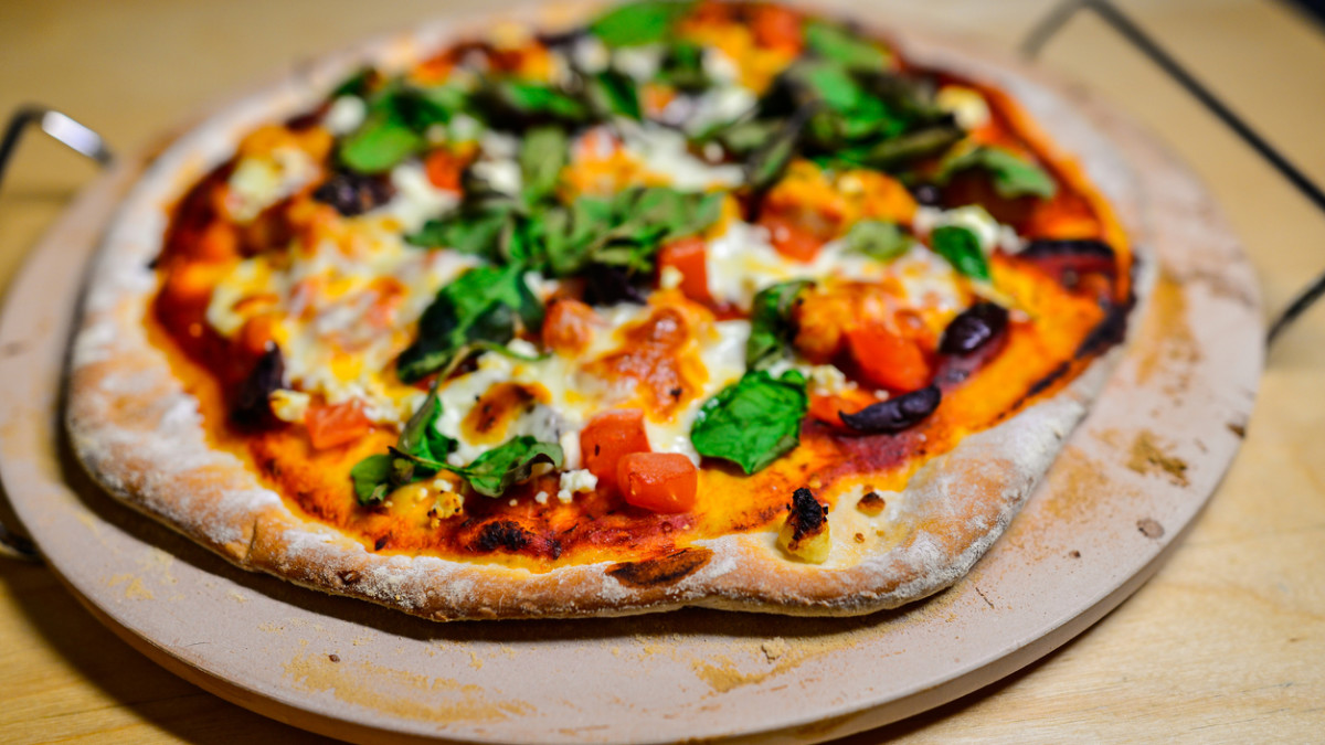 How Do You Clean a Pizza Stone from Pampered Chef: Easy Expert Tips