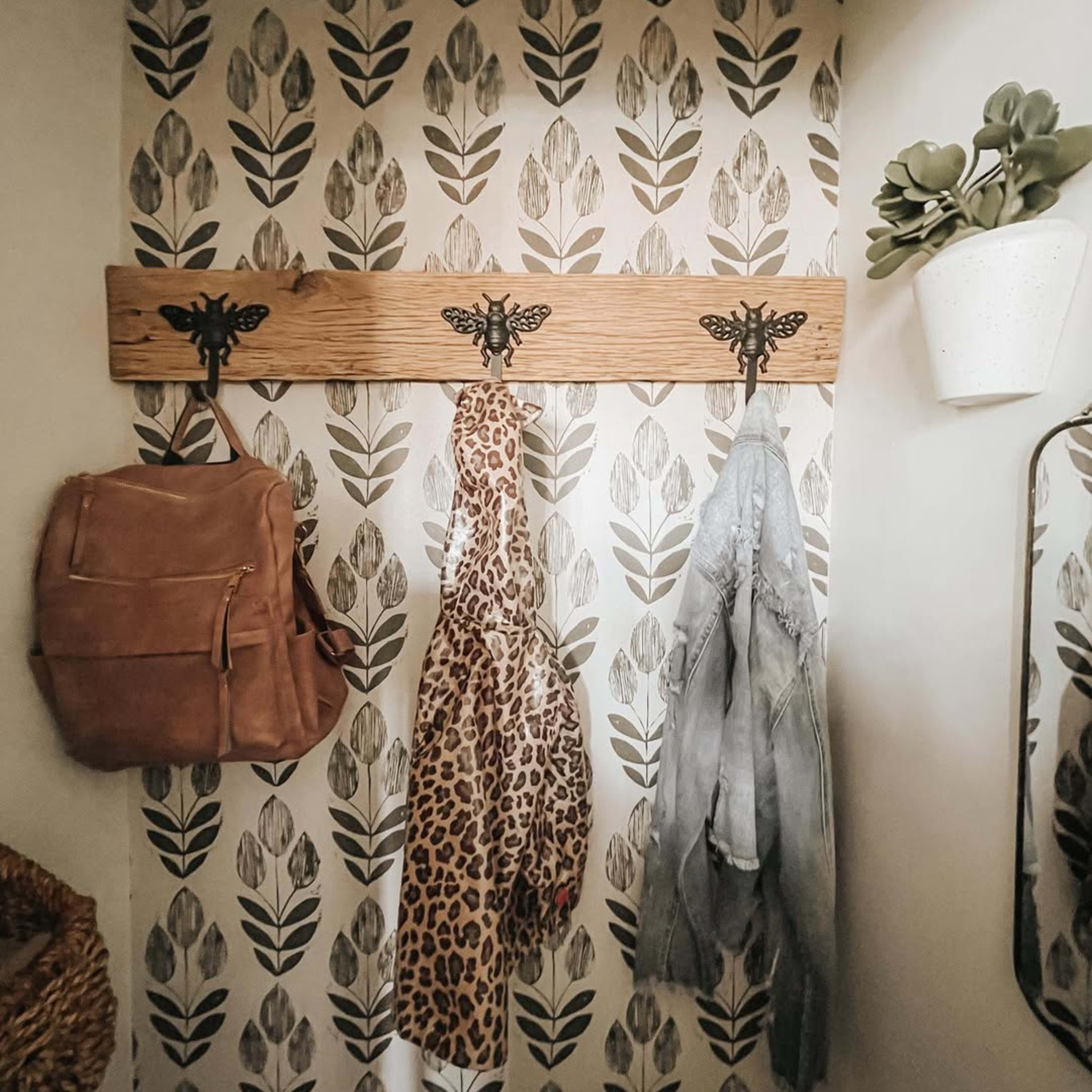 30 Small Entryway Ideas That Won’t Disappoint