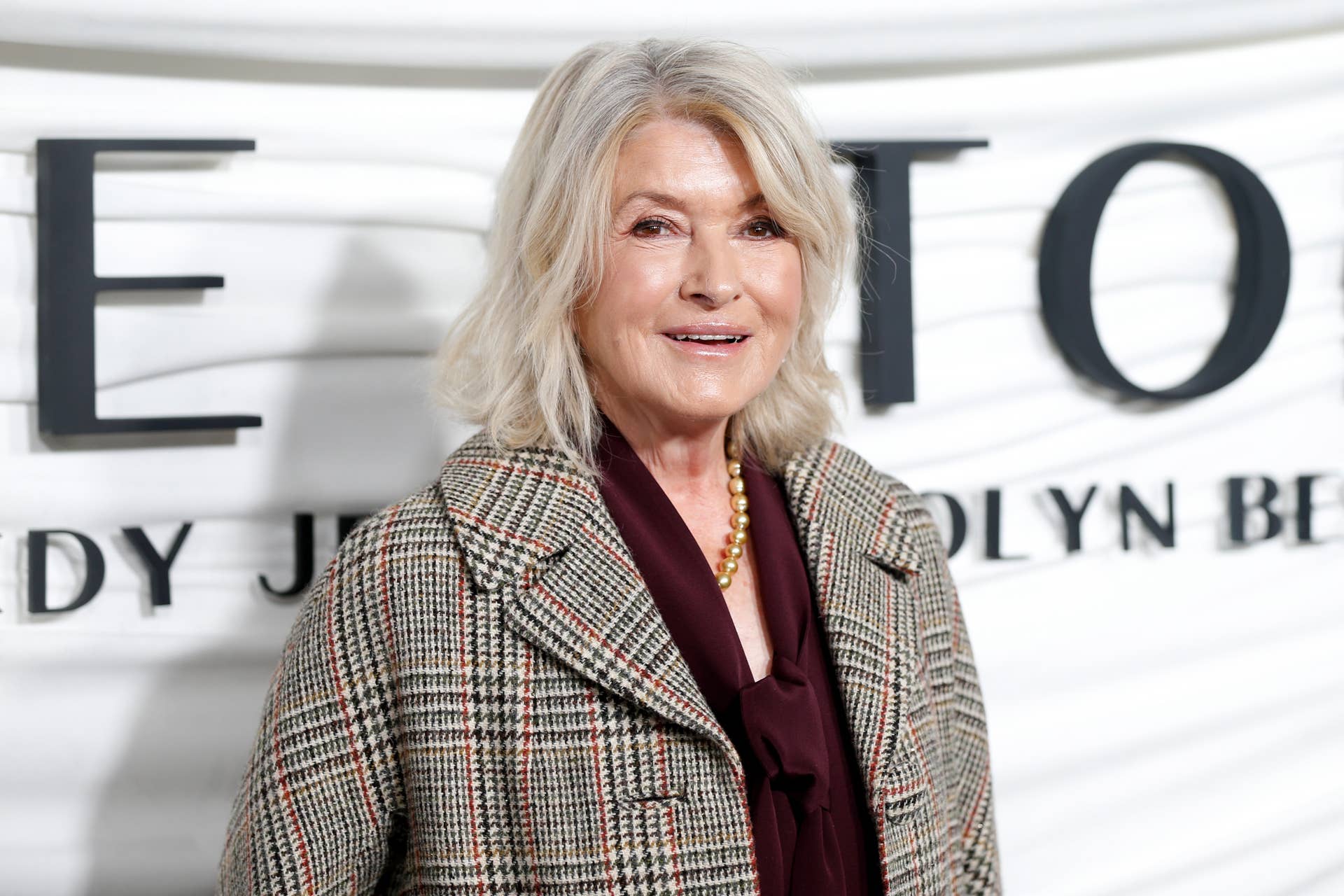 Martha Stewart Controversially Covered Her Hardwood Floor With ...