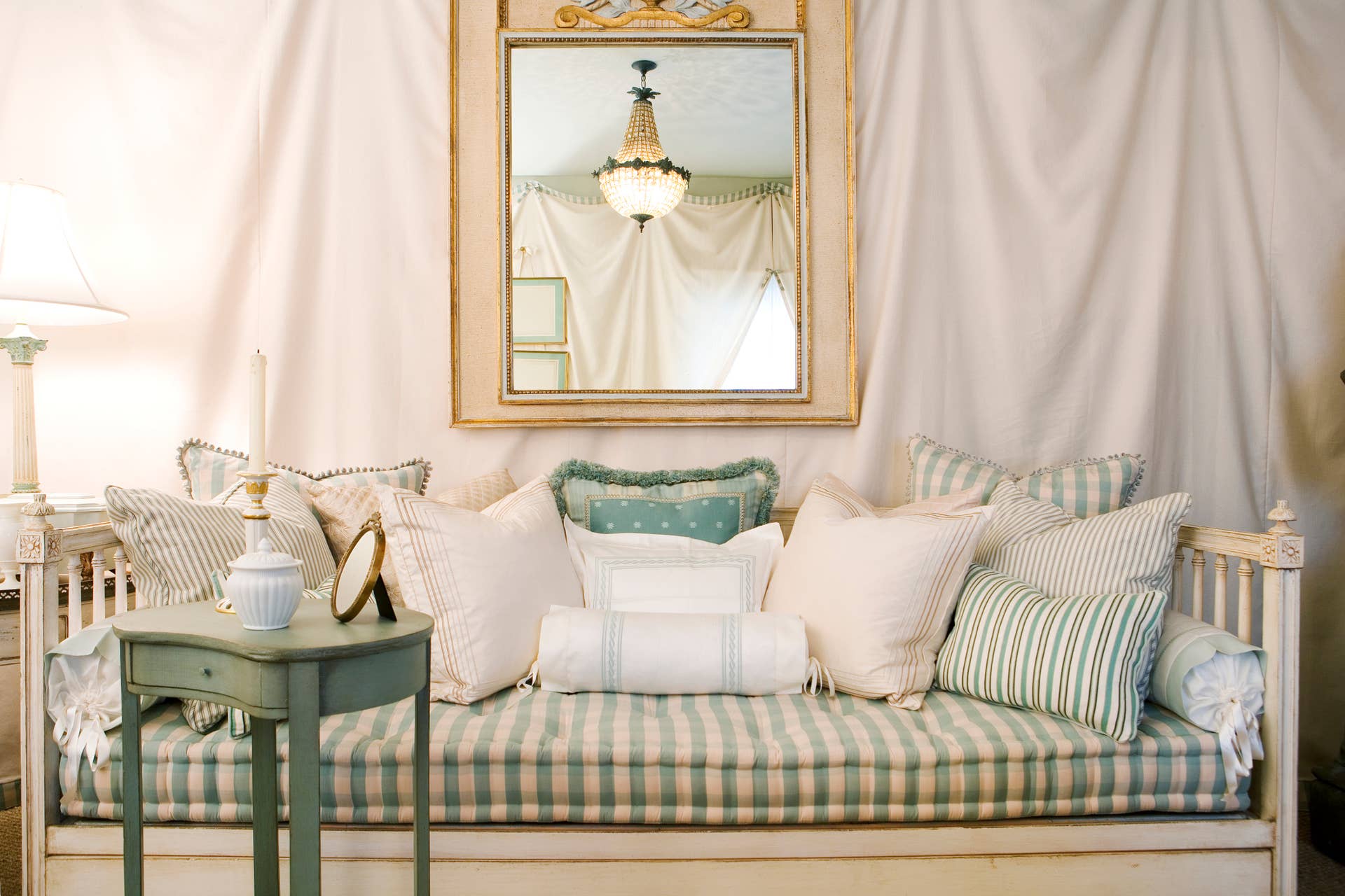 What Is 'Shabby Chic' Style? Interior Designers Spill - Parade Home ...