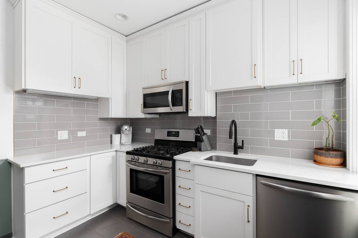 Limit Kitchen Kitchen - Parade Home & Garden