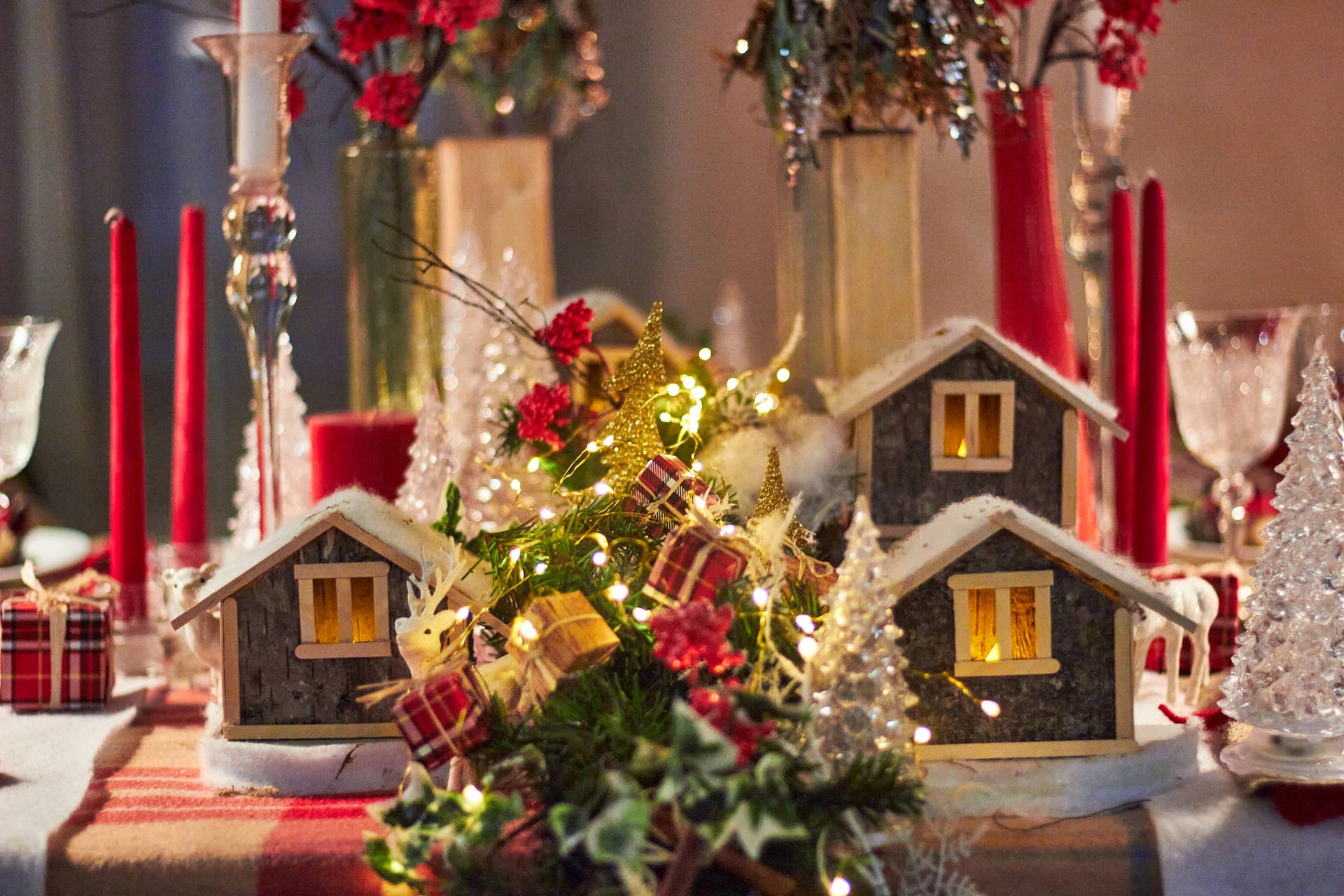 25 Creative Christmas Table Decorations to Invite Festivity This ...